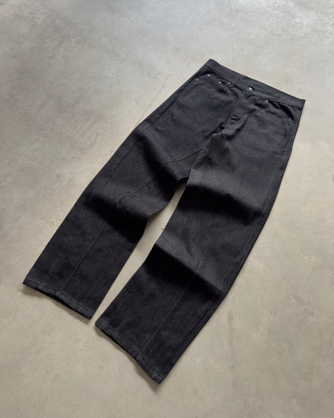TRIPLE BLACK RAW DENIM